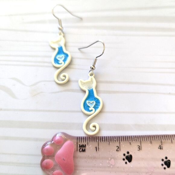 Kitty Cat Love Heart Earrings - Picture 5 of 9